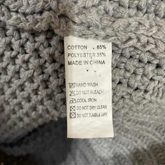 Cozy Light Gray Chunky-Knit Turtleneck Sweater, Size Medium - Picture 5 of 5